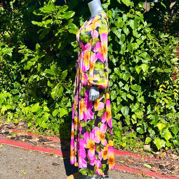 1970s Vanity Fair Elegant Floral Nightgown/Dress - Picture 2 of 7